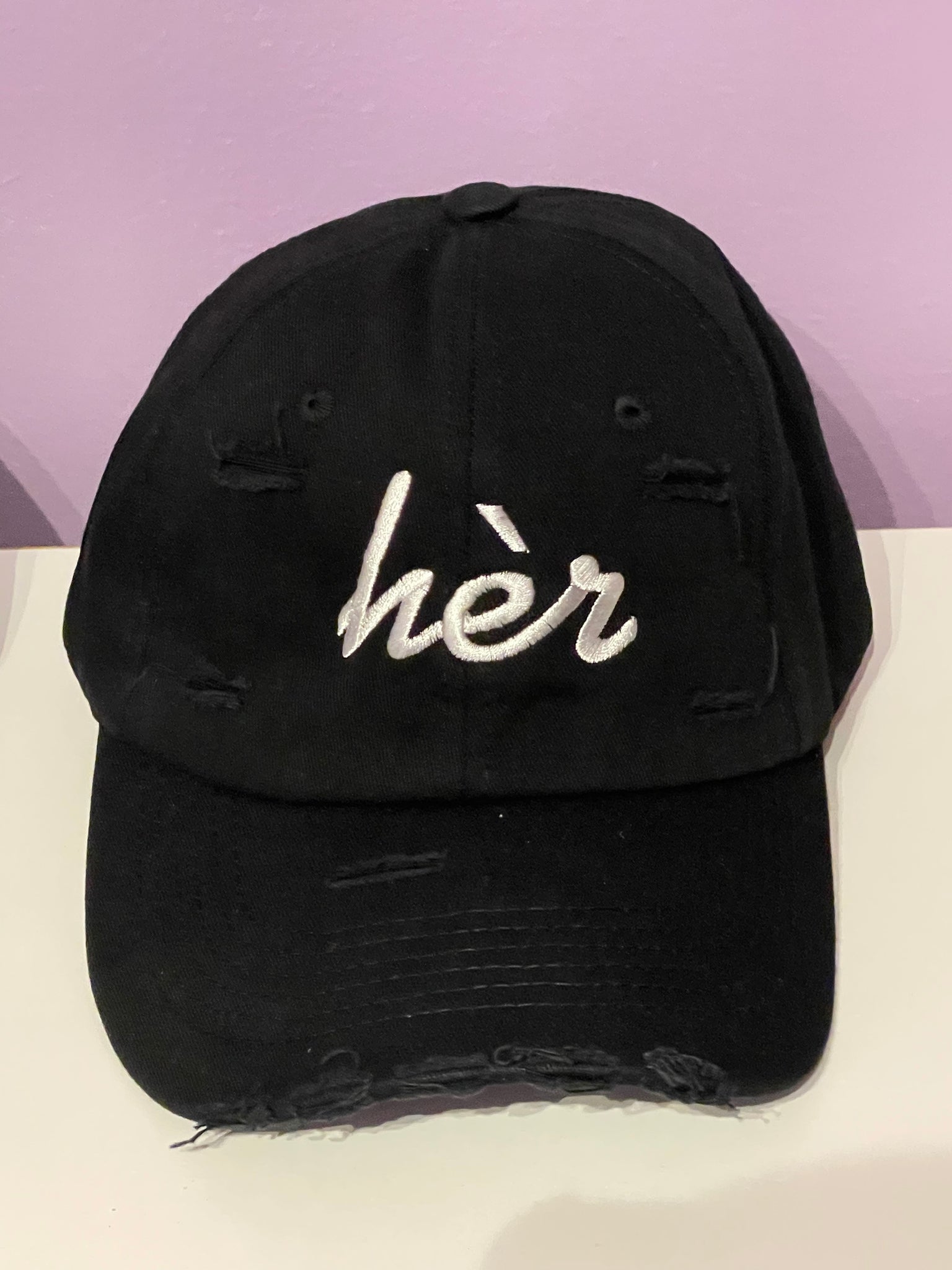 hèr distressed fitted cap